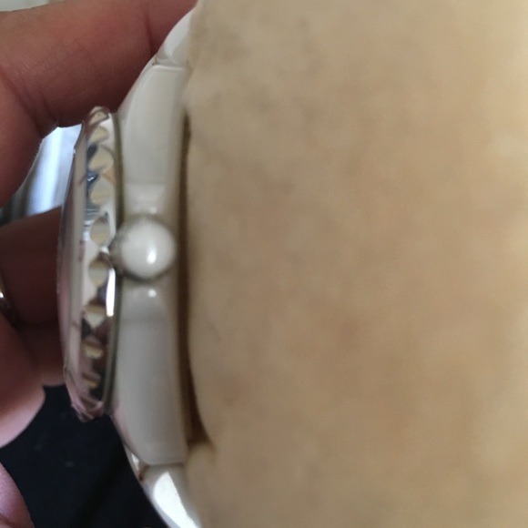 CHANEL J12 WHITE CERAMIC WATCH - Picture 8 of 8